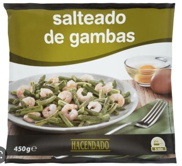 Salteado de ajetes y gambas con chicharros en escabeche.